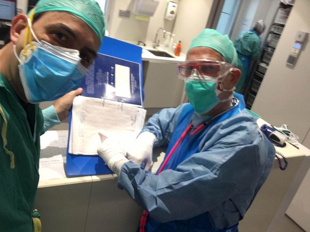 Doctores de otras especialidades tratando el COVID-19